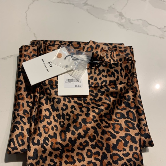 NWT Something Navy Leopard print midi skirt $50 - Picture 2 of 5